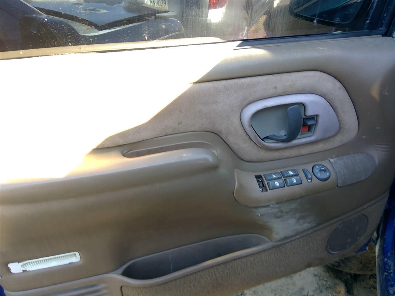 https://f005.backblazeb2.com/file/img-partshotlines-com/Inventory/SW52/Vehicle/20734_02.jpg