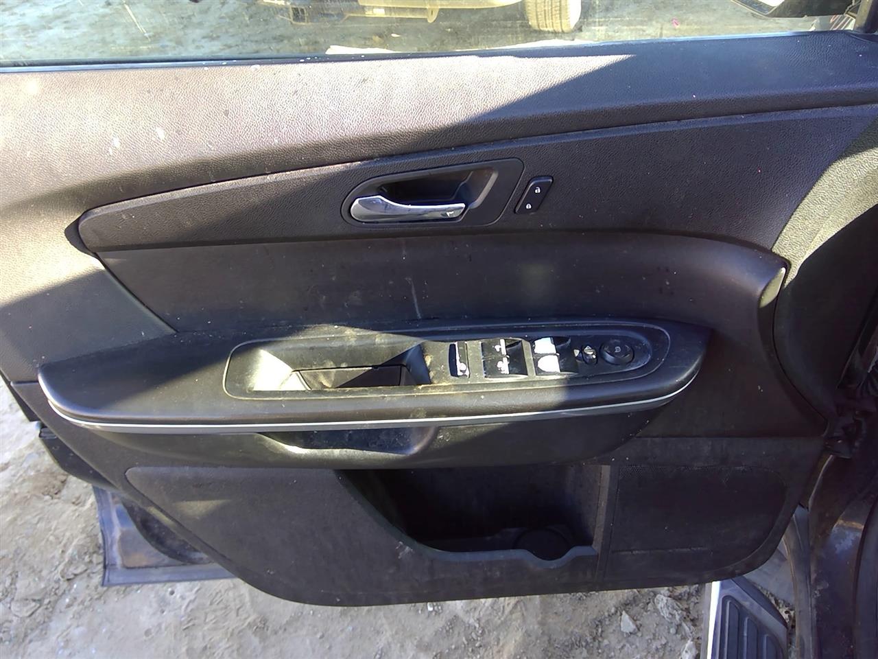 https://f005.backblazeb2.com/file/img-partshotlines-com/Inventory/SW52/Vehicle/20749_02.jpg