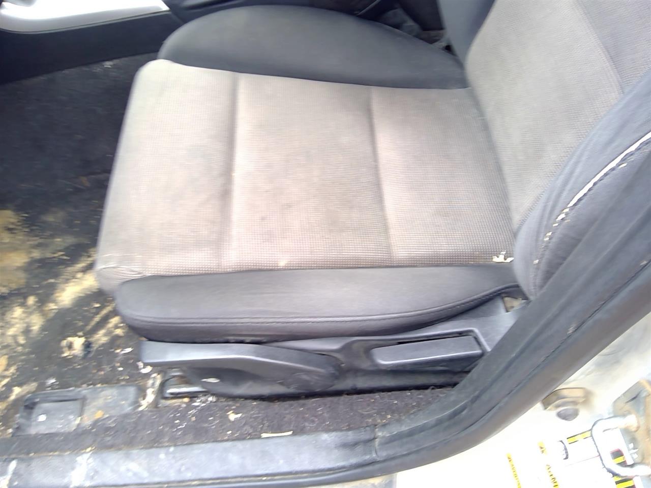 https://f005.backblazeb2.com/file/img-partshotlines-com/Inventory/SW52/Vehicle/20762_03.jpg
