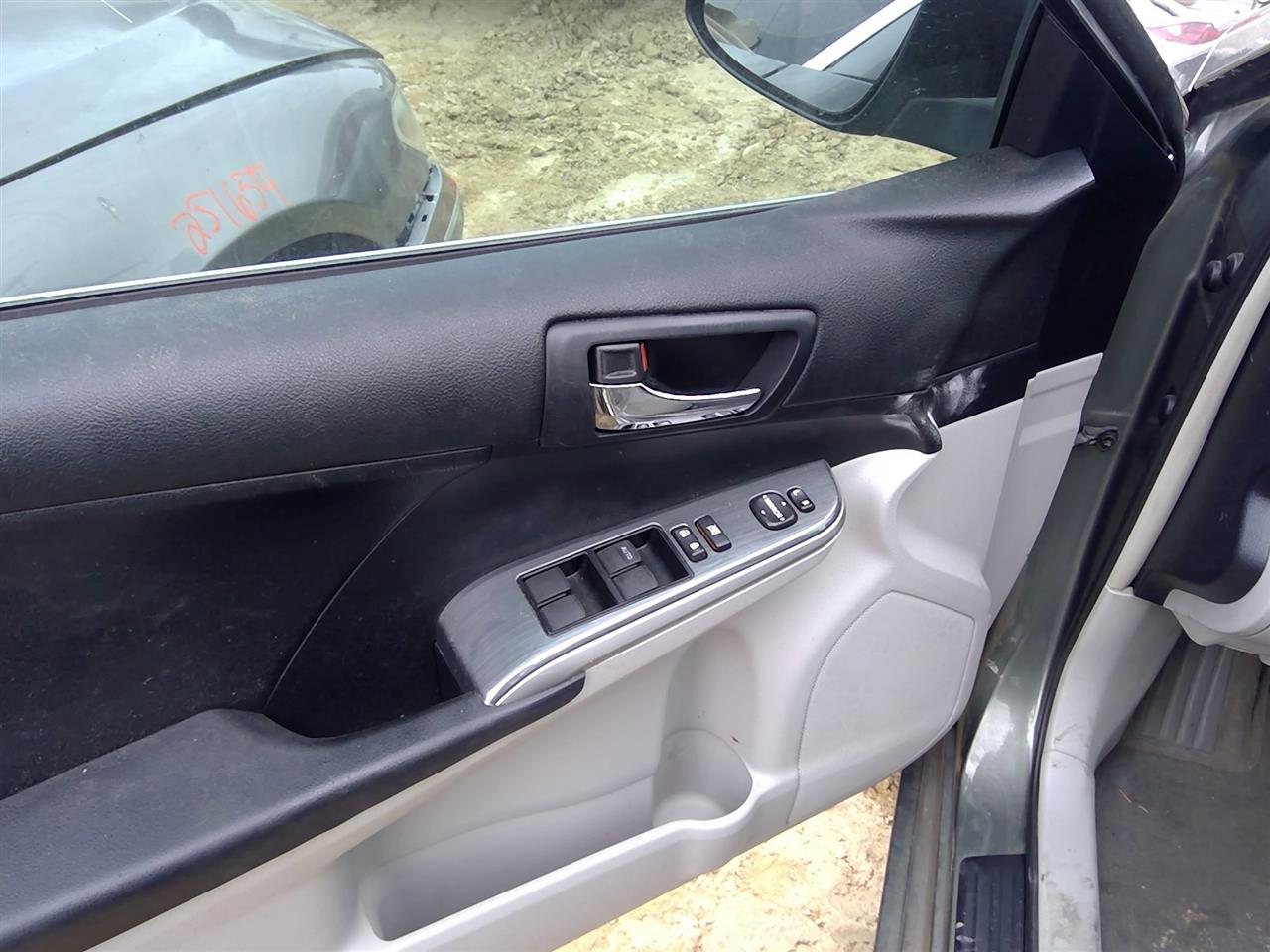 https://f005.backblazeb2.com/file/img-partshotlines-com/Inventory/SW52/Vehicle/20763_02.jpg