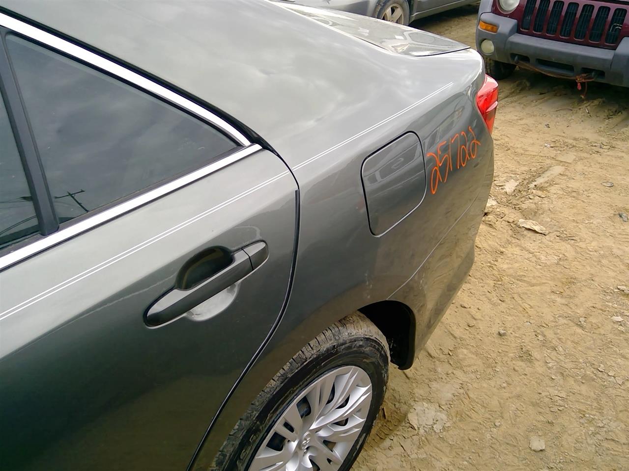 https://f005.backblazeb2.com/file/img-partshotlines-com/Inventory/SW52/Vehicle/20763_12.jpg