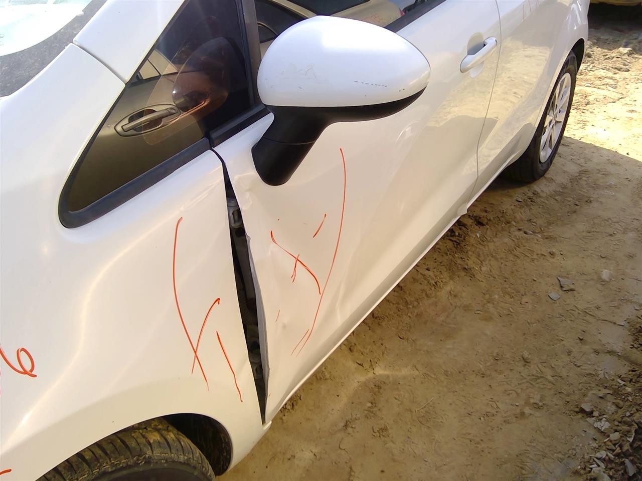 https://f005.backblazeb2.com/file/img-partshotlines-com/Inventory/SW52/Vehicle/20767_09.jpg