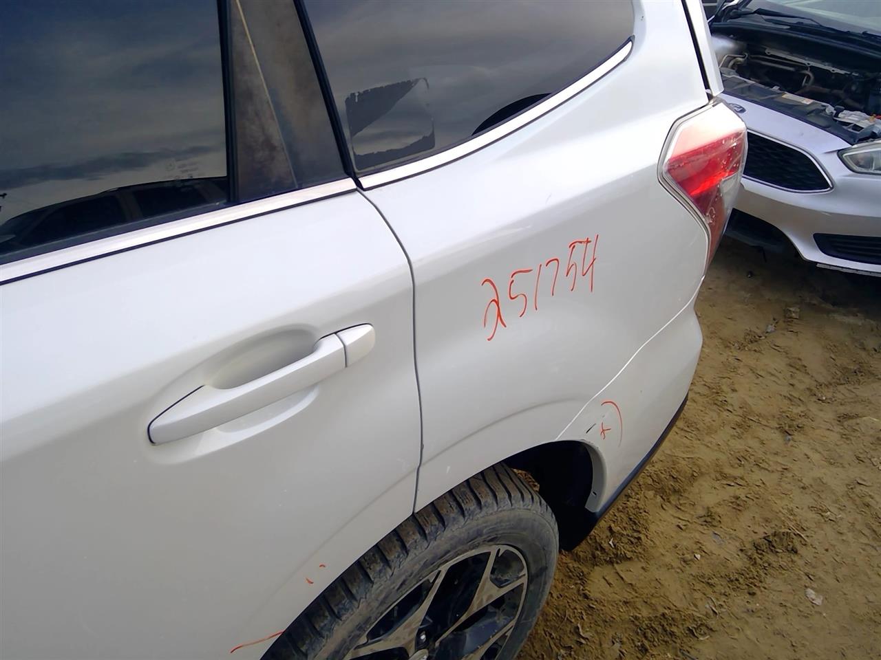 https://f005.backblazeb2.com/file/img-partshotlines-com/Inventory/SW52/Vehicle/20786_12.jpg