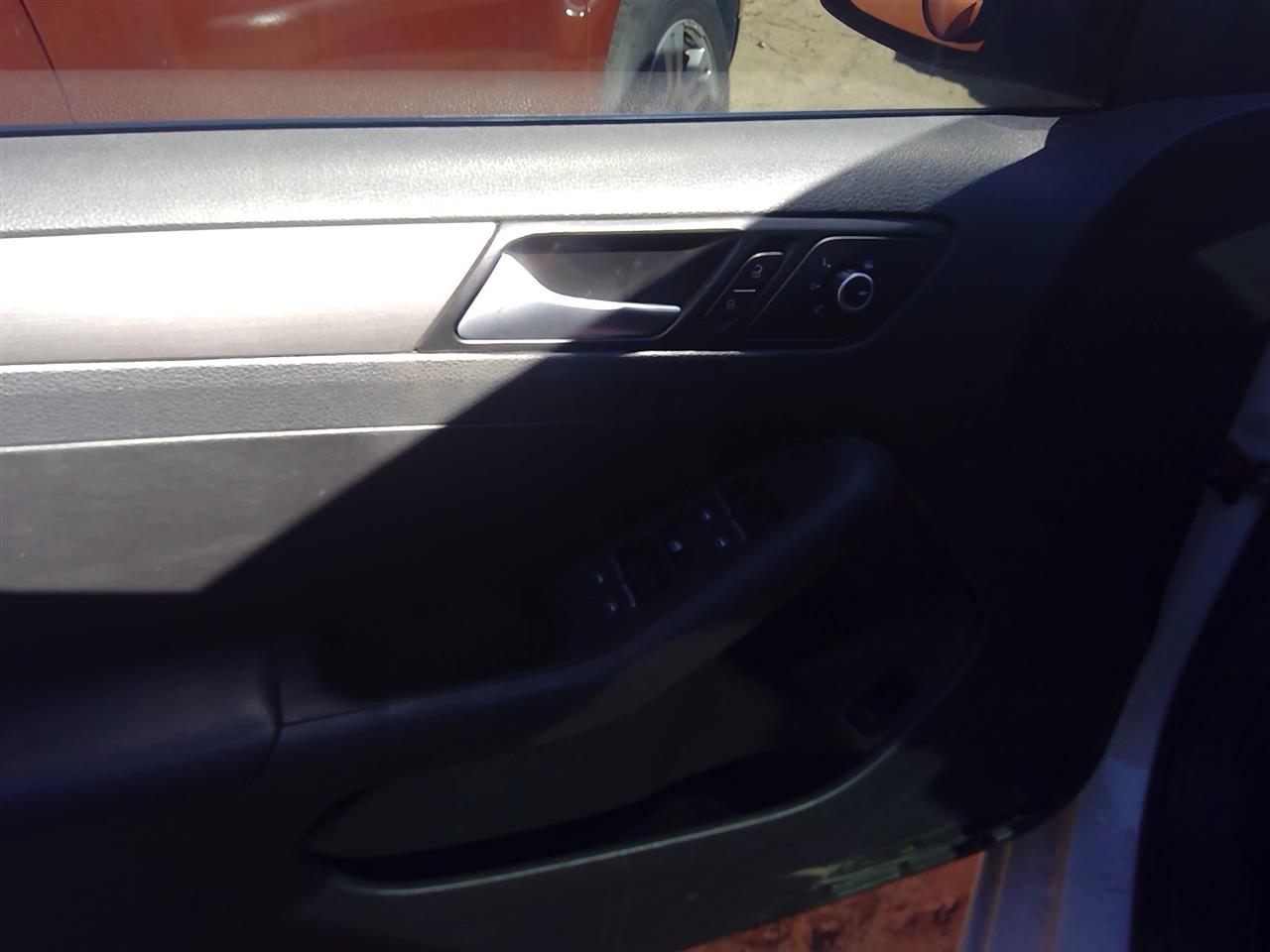 https://f005.backblazeb2.com/file/img-partshotlines-com/Inventory/SW52/Vehicle/20814_02.jpg