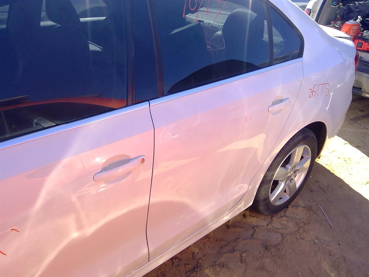 https://f005.backblazeb2.com/file/img-partshotlines-com/Inventory/SW52/Vehicle/20814_11.jpg
