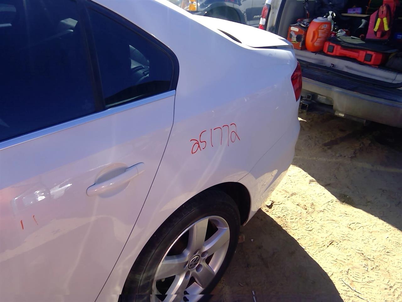 https://f005.backblazeb2.com/file/img-partshotlines-com/Inventory/SW52/Vehicle/20814_12.jpg