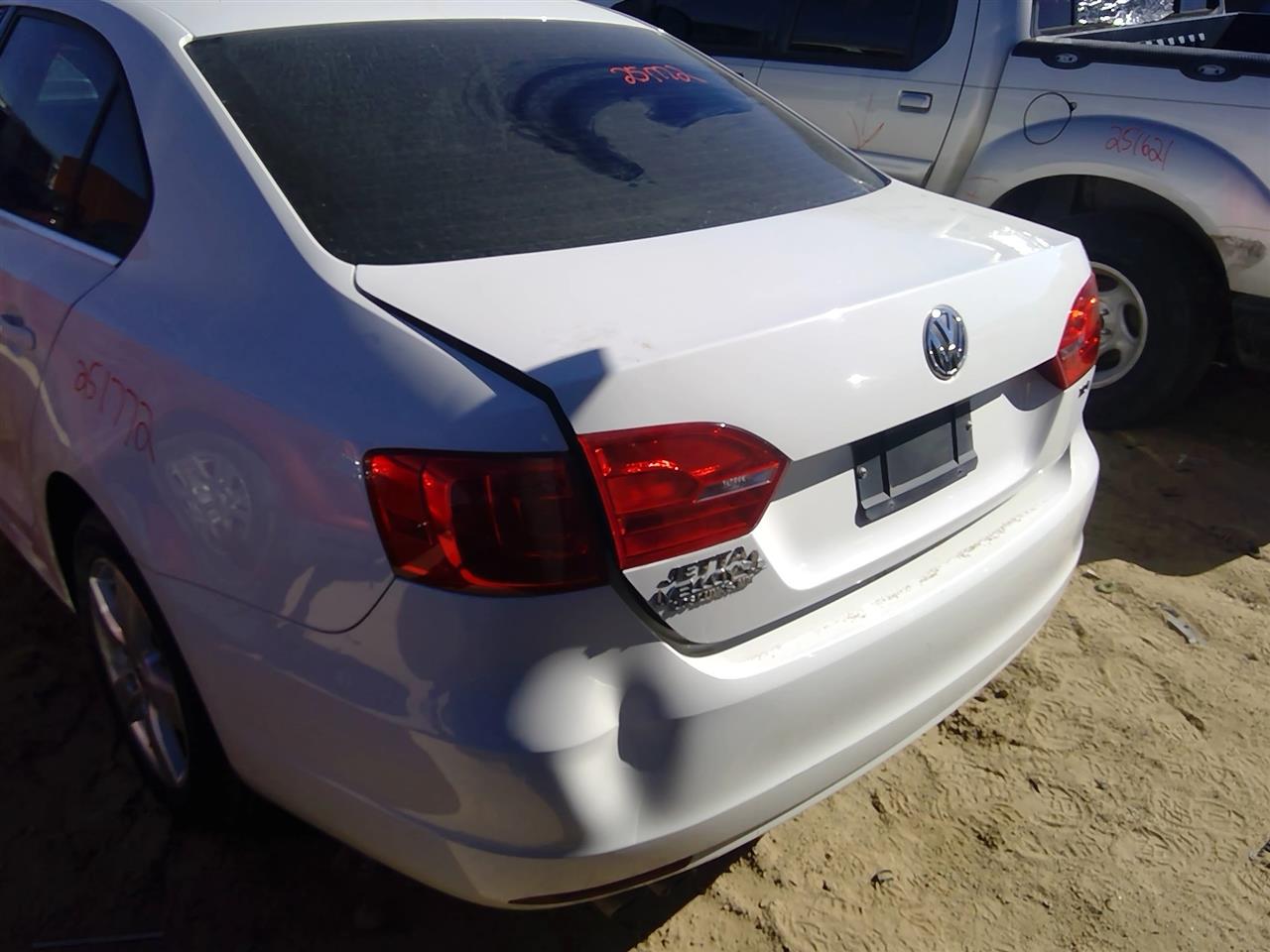 https://f005.backblazeb2.com/file/img-partshotlines-com/Inventory/SW52/Vehicle/20814_13.jpg