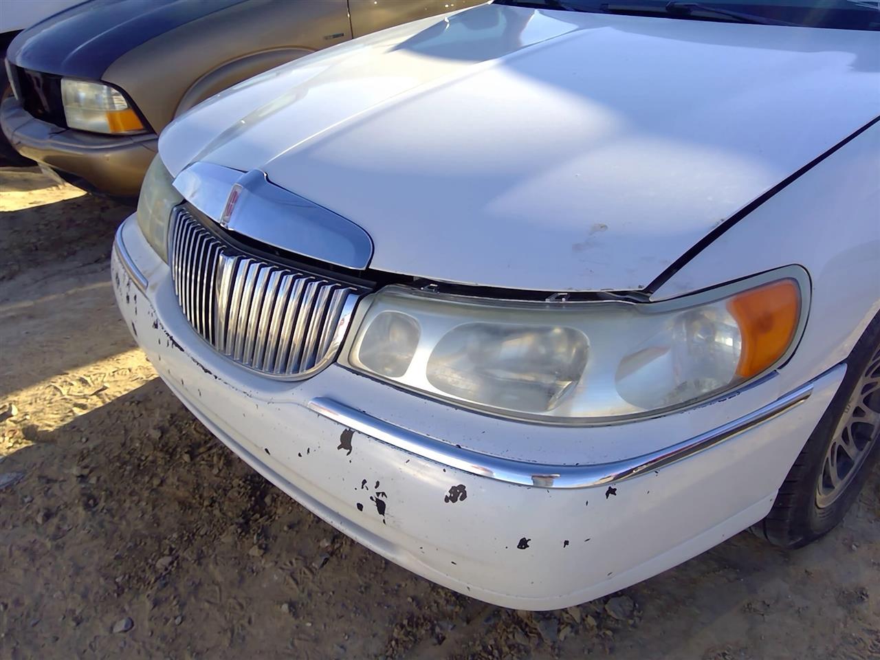 https://f005.backblazeb2.com/file/img-partshotlines-com/Inventory/SW52/Vehicle/20815_08.jpg