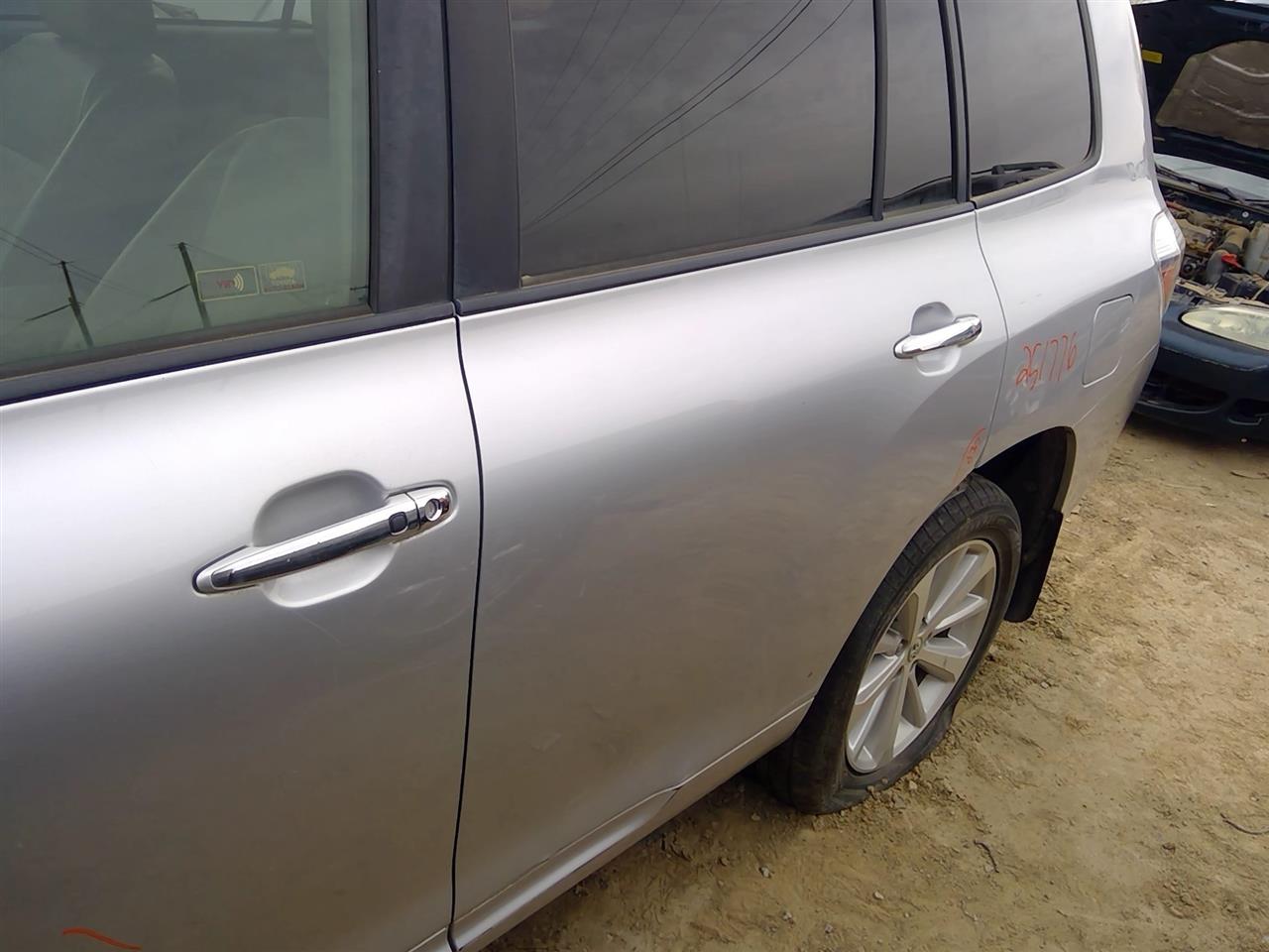 https://f005.backblazeb2.com/file/img-partshotlines-com/Inventory/SW52/Vehicle/20818_12.jpg