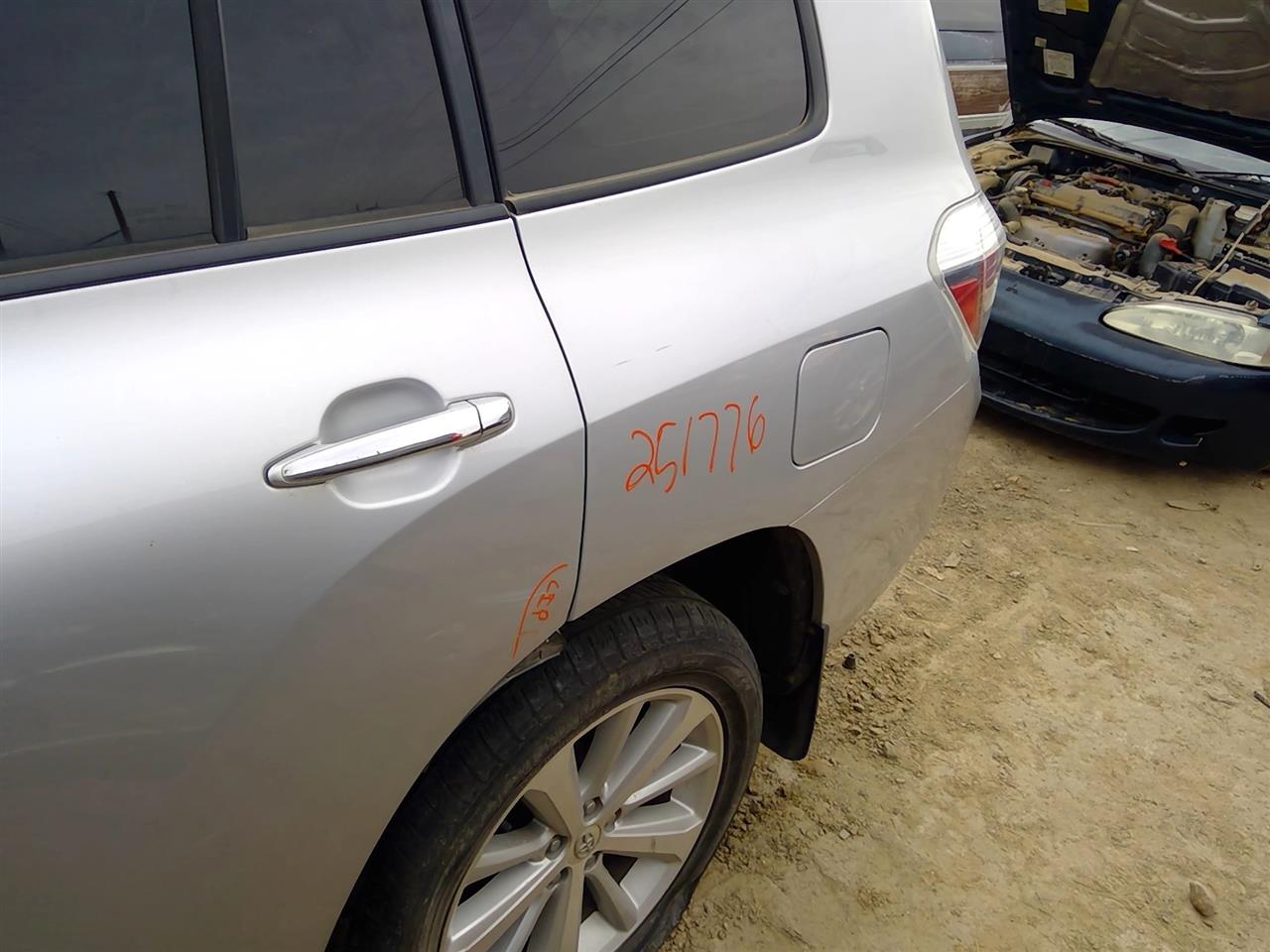 https://f005.backblazeb2.com/file/img-partshotlines-com/Inventory/SW52/Vehicle/20818_13.jpg