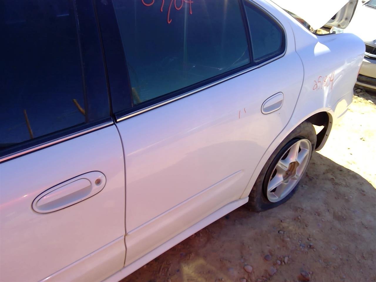 https://f005.backblazeb2.com/file/img-partshotlines-com/Inventory/SW52/Vehicle/20847_11.jpg