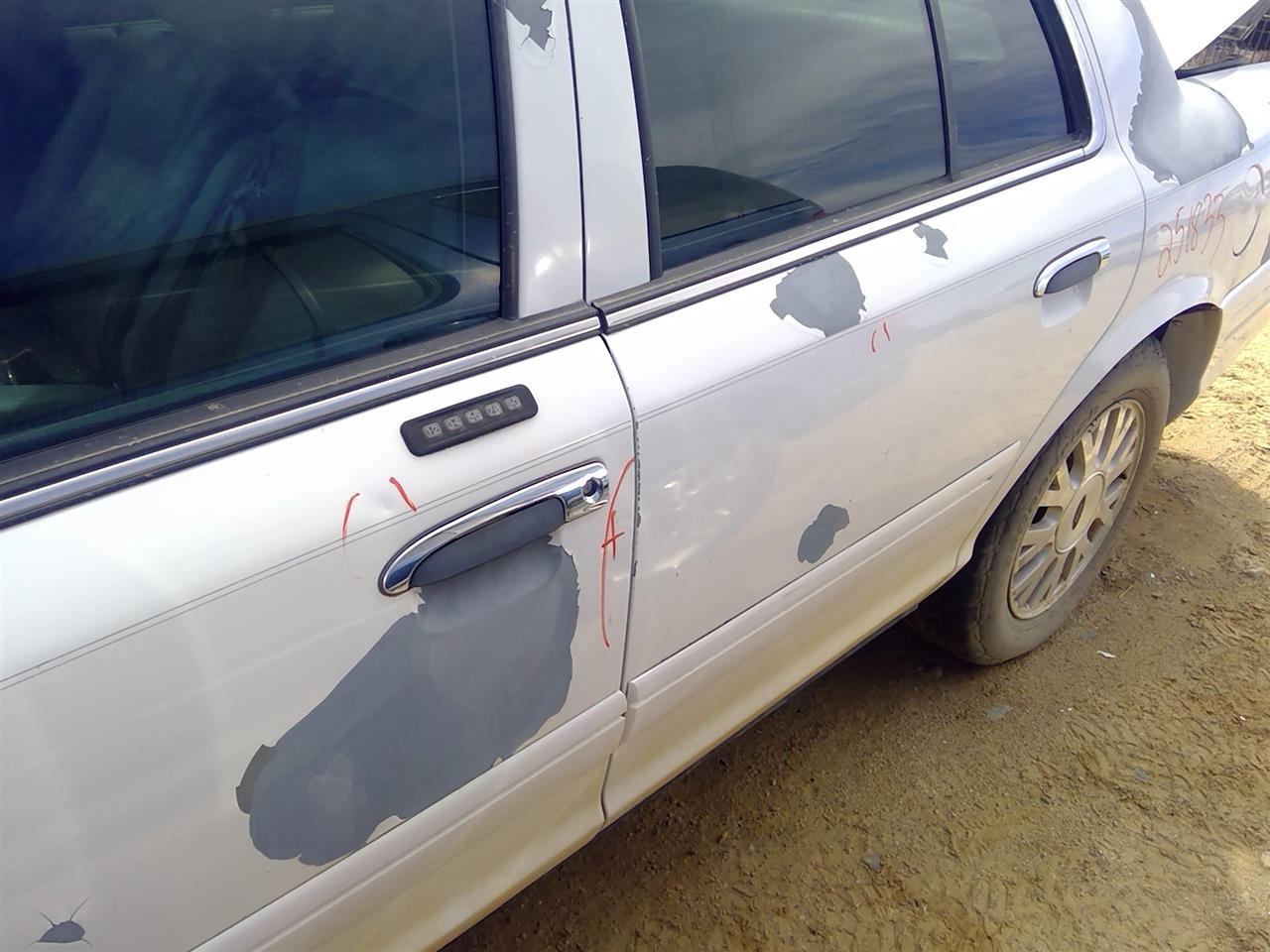 https://f005.backblazeb2.com/file/img-partshotlines-com/Inventory/SW52/Vehicle/20876_11.jpg