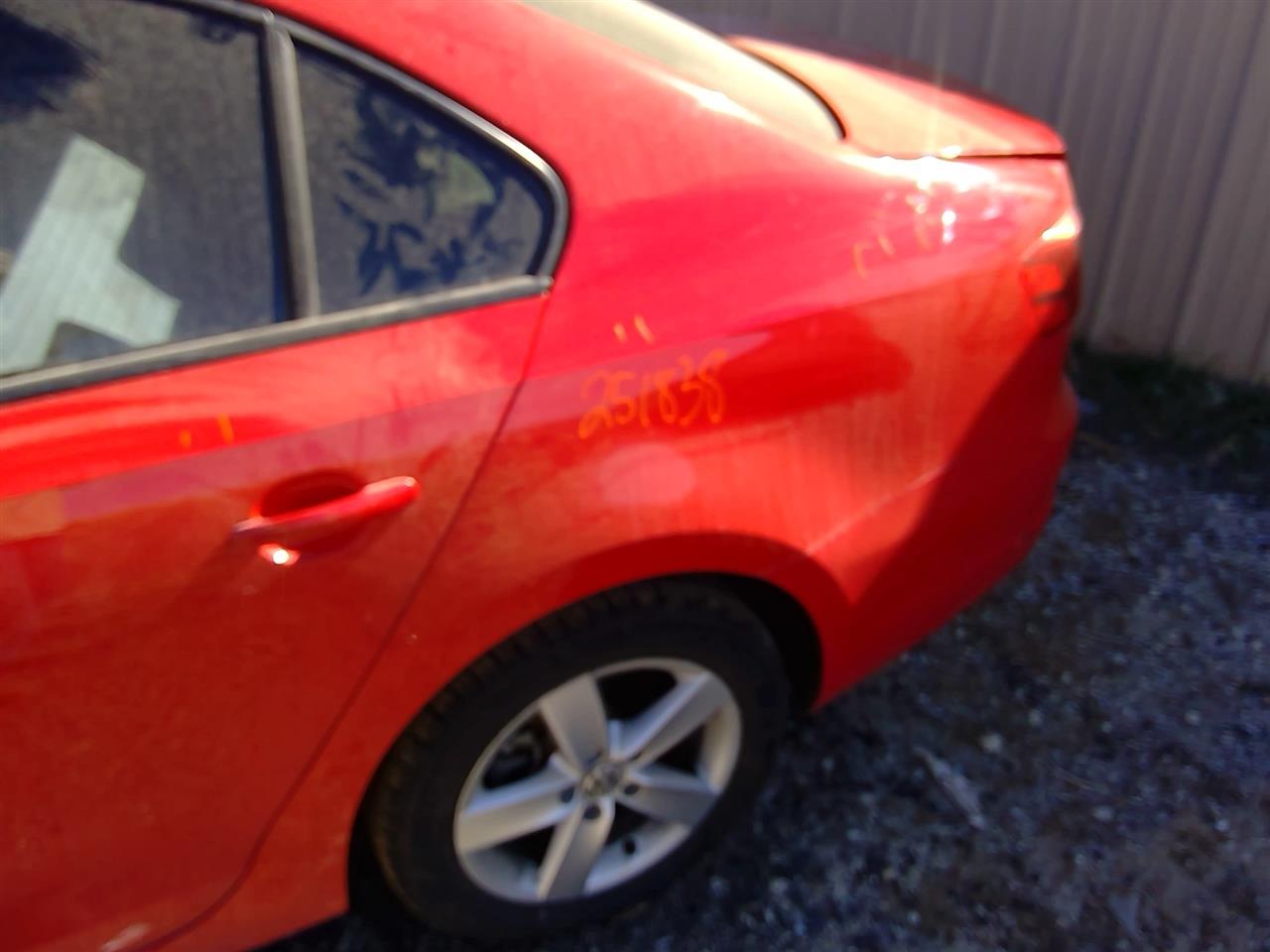 https://f005.backblazeb2.com/file/img-partshotlines-com/Inventory/SW52/Vehicle/20881_11.jpg