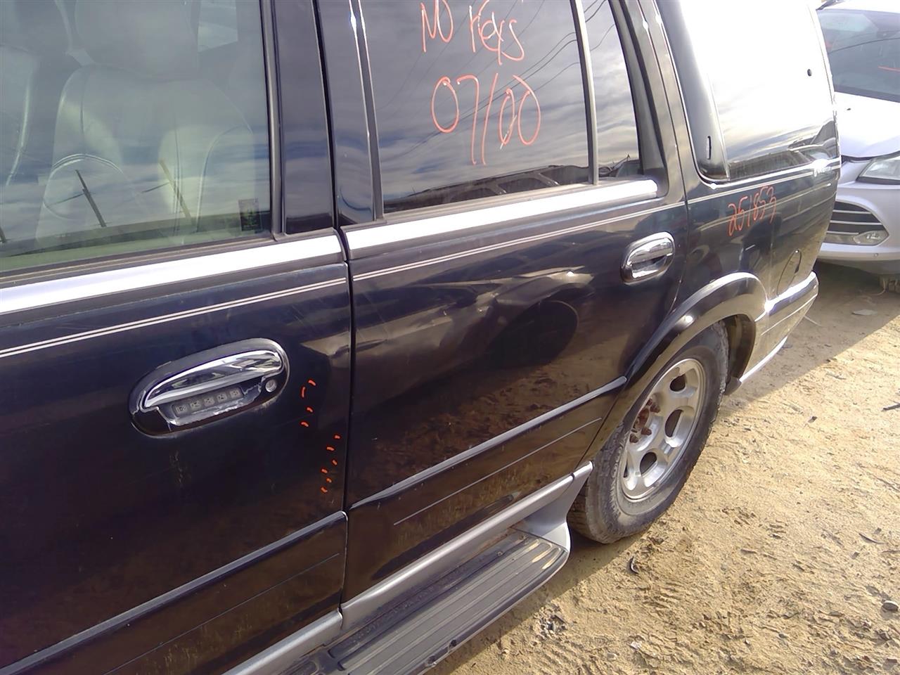 https://f005.backblazeb2.com/file/img-partshotlines-com/Inventory/SW52/Vehicle/20898_10.jpg