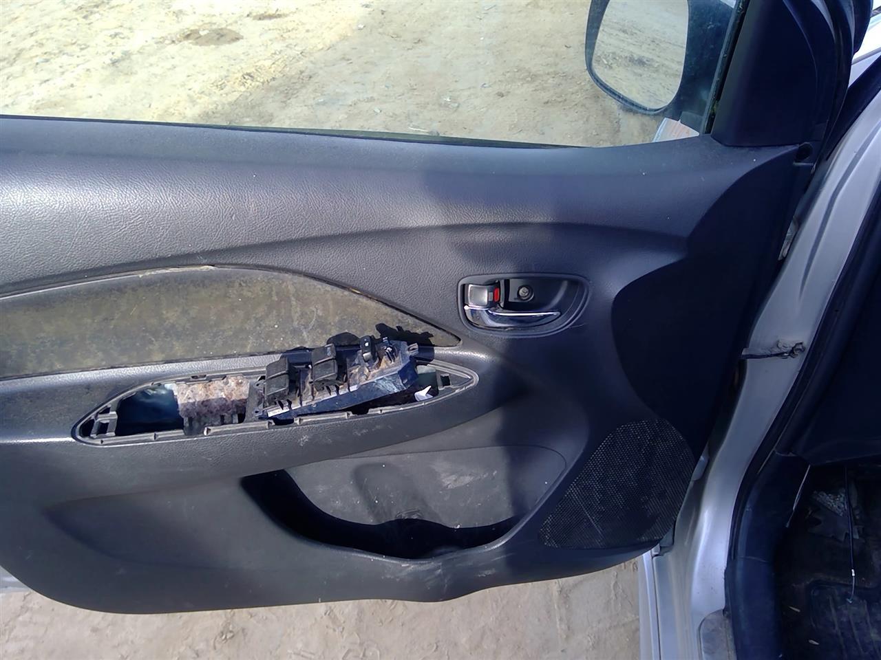 https://f005.backblazeb2.com/file/img-partshotlines-com/Inventory/SW52/Vehicle/20910_02.jpg