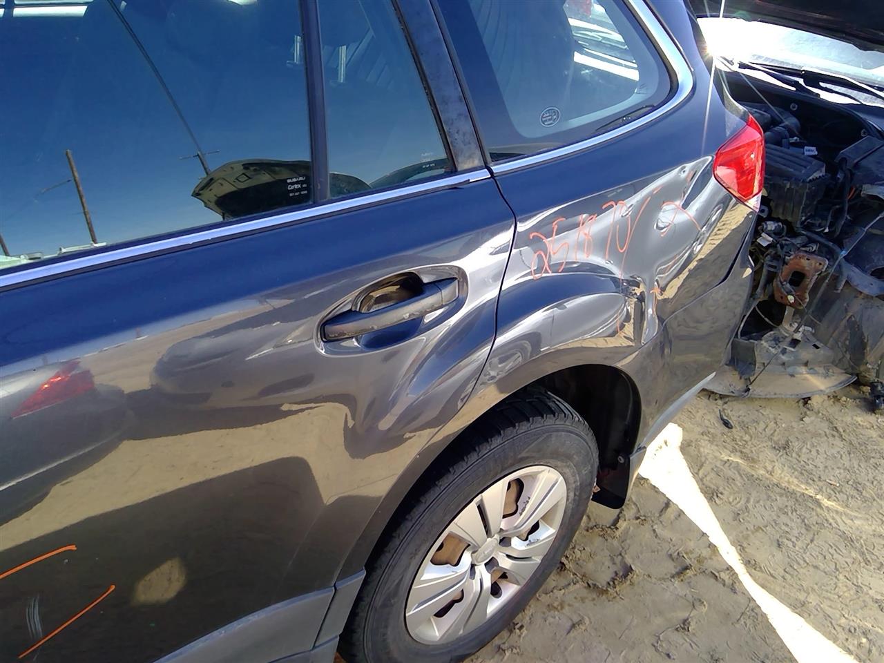 https://f005.backblazeb2.com/file/img-partshotlines-com/Inventory/SW52/Vehicle/20917_12.jpg