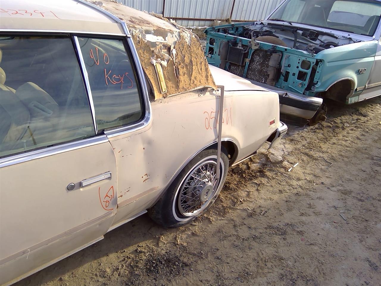 https://f005.backblazeb2.com/file/img-partshotlines-com/Inventory/SW52/Vehicle/20918_11.jpg