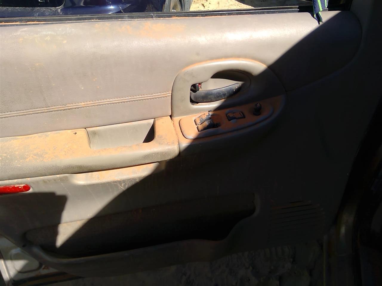 https://f005.backblazeb2.com/file/img-partshotlines-com/Inventory/SW52/Vehicle/20927_03.jpg