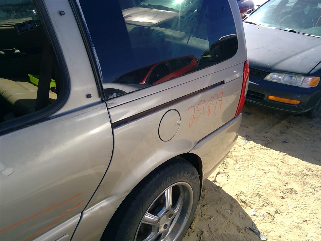 https://f005.backblazeb2.com/file/img-partshotlines-com/Inventory/SW52/Vehicle/20927_13.jpg