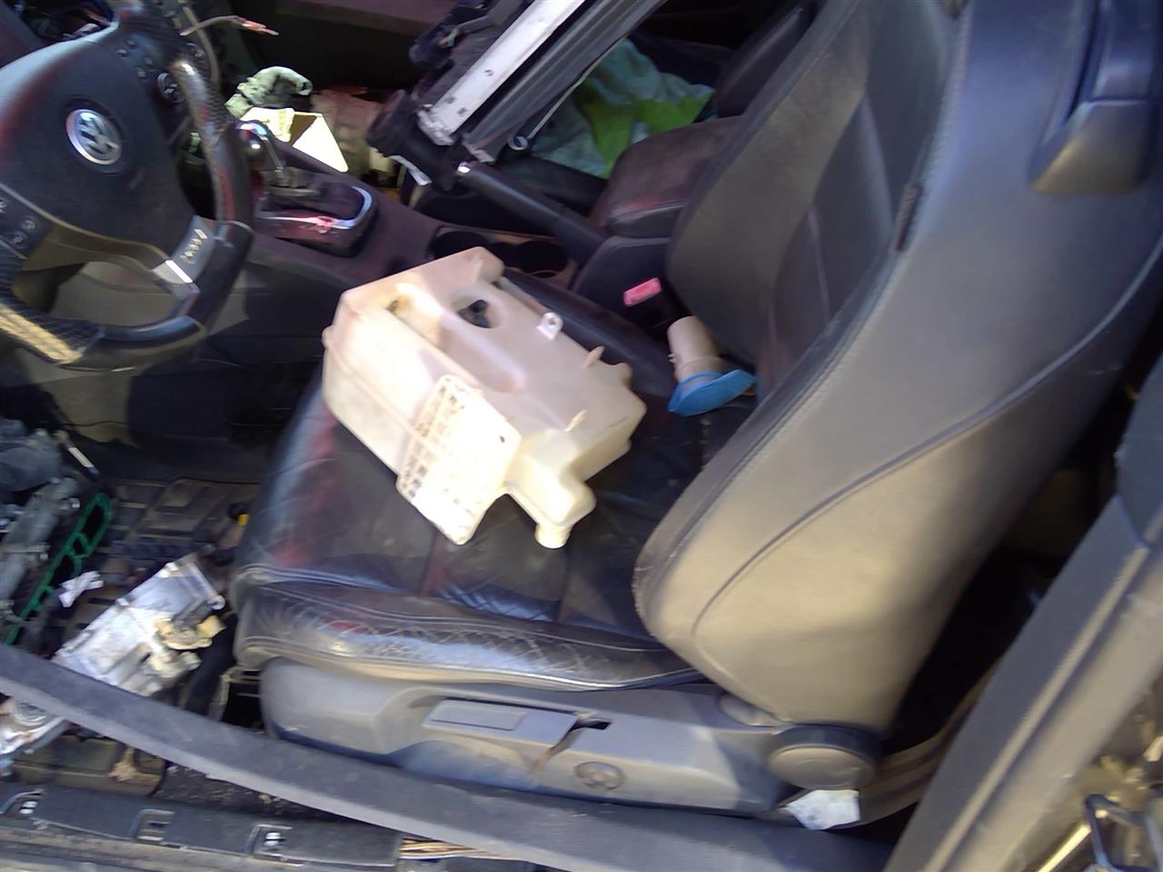 https://f005.backblazeb2.com/file/img-partshotlines-com/Inventory/SW52/Vehicle/20951_09.jpg