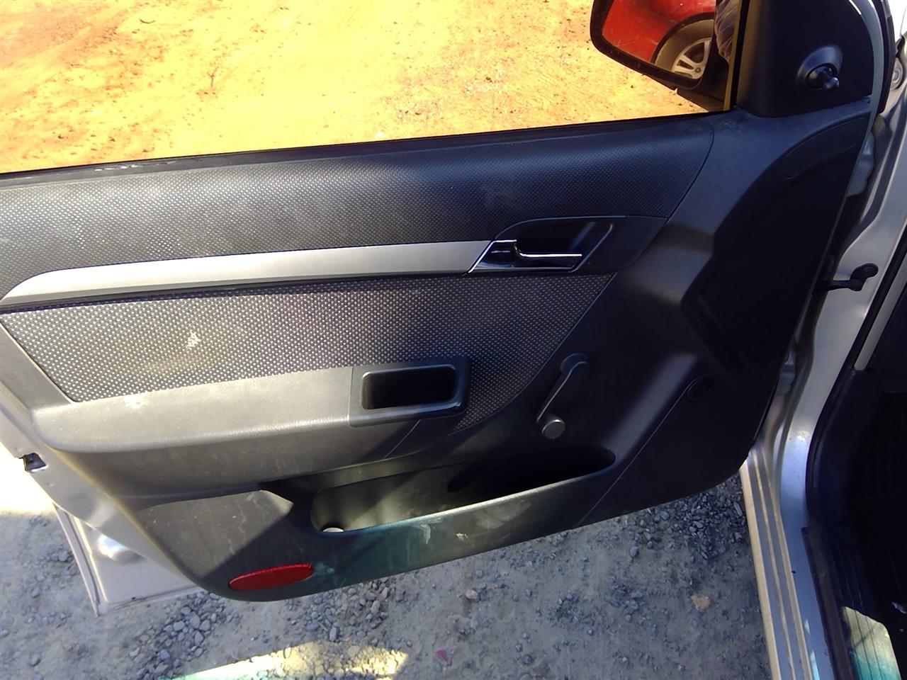 https://f005.backblazeb2.com/file/img-partshotlines-com/Inventory/SW52/Vehicle/20956_02.jpg