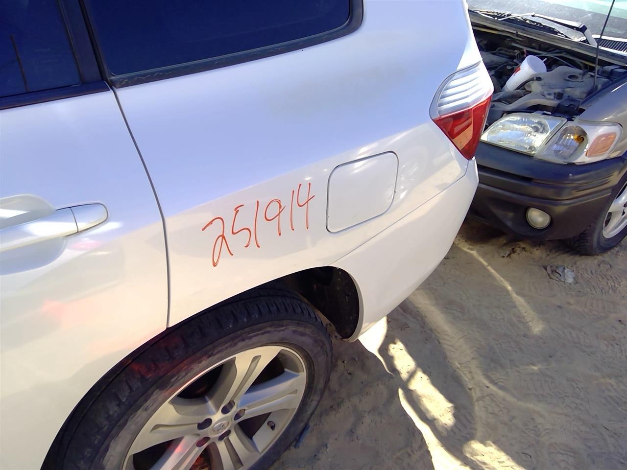 https://f005.backblazeb2.com/file/img-partshotlines-com/Inventory/SW52/Vehicle/20965_11.jpg