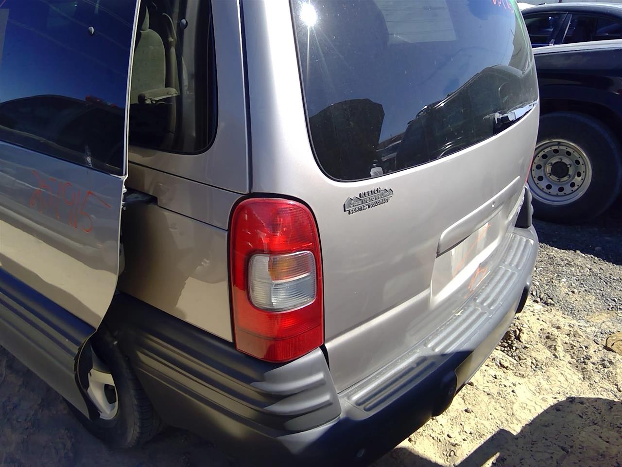 https://f005.backblazeb2.com/file/img-partshotlines-com/Inventory/SW52/Vehicle/20966_12.jpg
