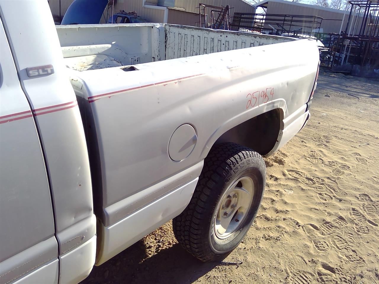 https://f005.backblazeb2.com/file/img-partshotlines-com/Inventory/SW52/Vehicle/21011_11.jpg