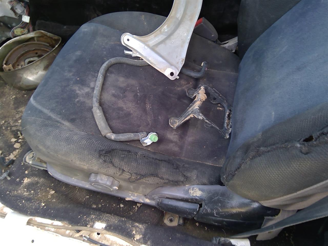 https://f005.backblazeb2.com/file/img-partshotlines-com/Inventory/SW52/Vehicle/21017_03.jpg