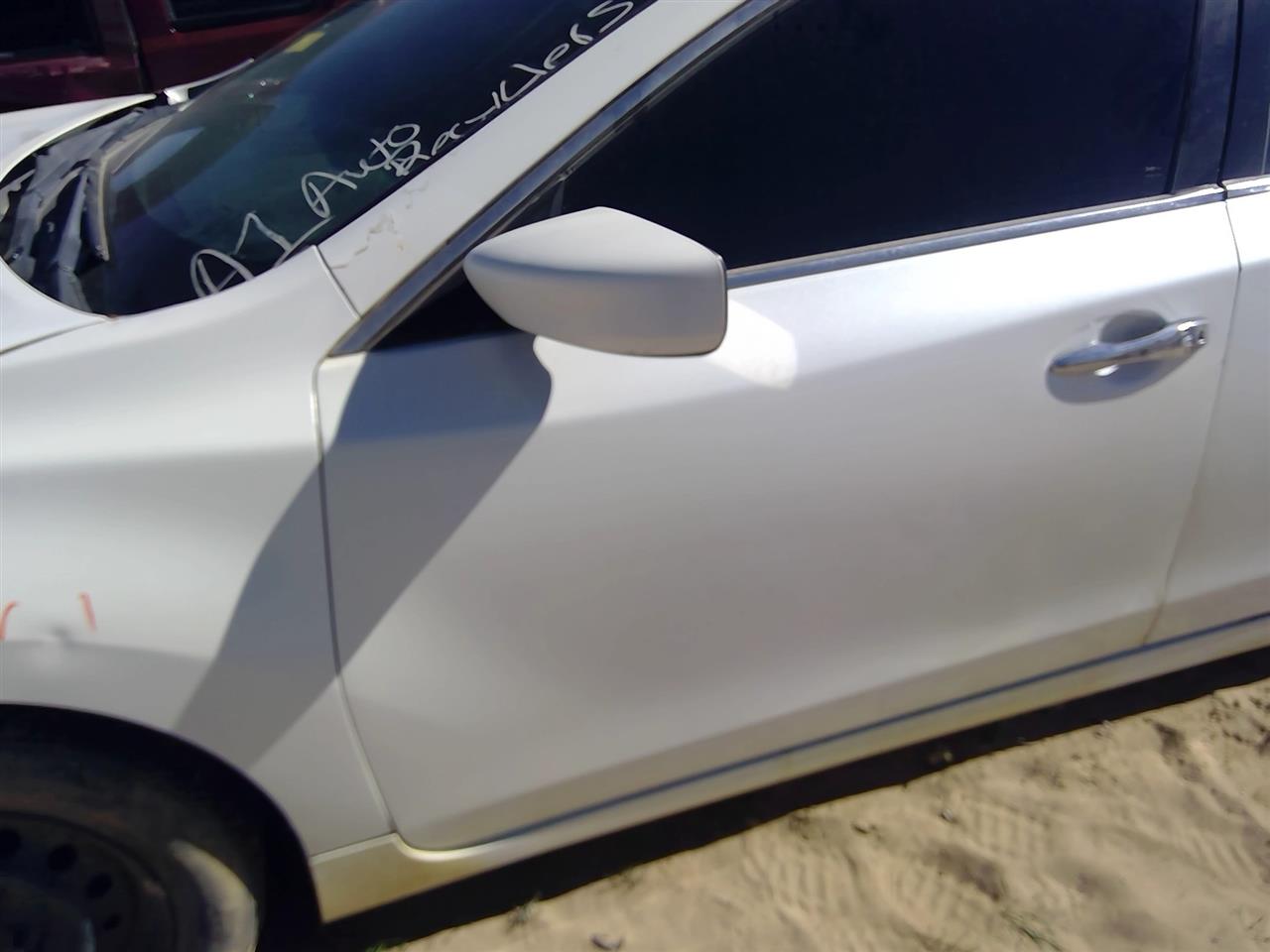 https://f005.backblazeb2.com/file/img-partshotlines-com/Inventory/SW52/Vehicle/21032_11.jpg
