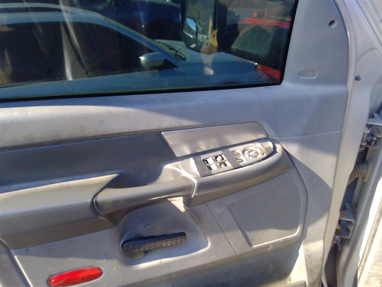 https://f005.backblazeb2.com/file/img-partshotlines-com/Inventory/SW52/Vehicle/21077_02.jpg