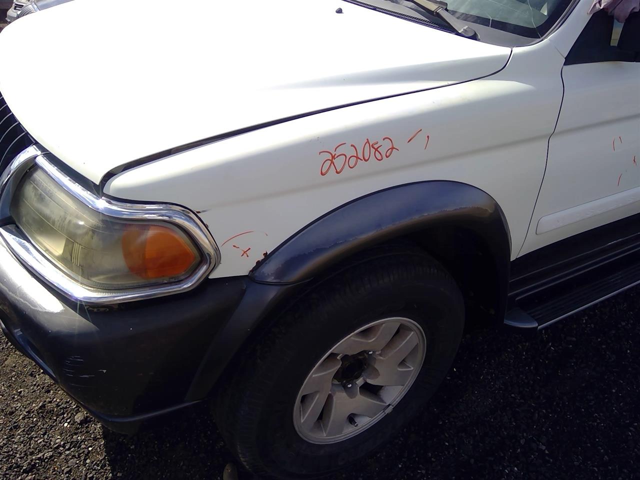 https://f005.backblazeb2.com/file/img-partshotlines-com/Inventory/SW52/Vehicle/21142_09.jpg