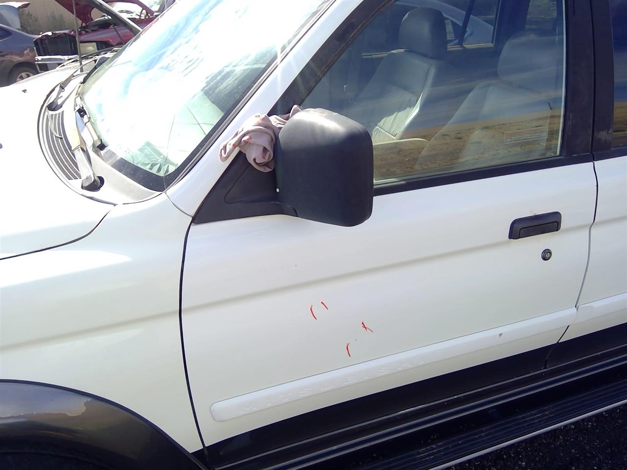 https://f005.backblazeb2.com/file/img-partshotlines-com/Inventory/SW52/Vehicle/21142_10.jpg