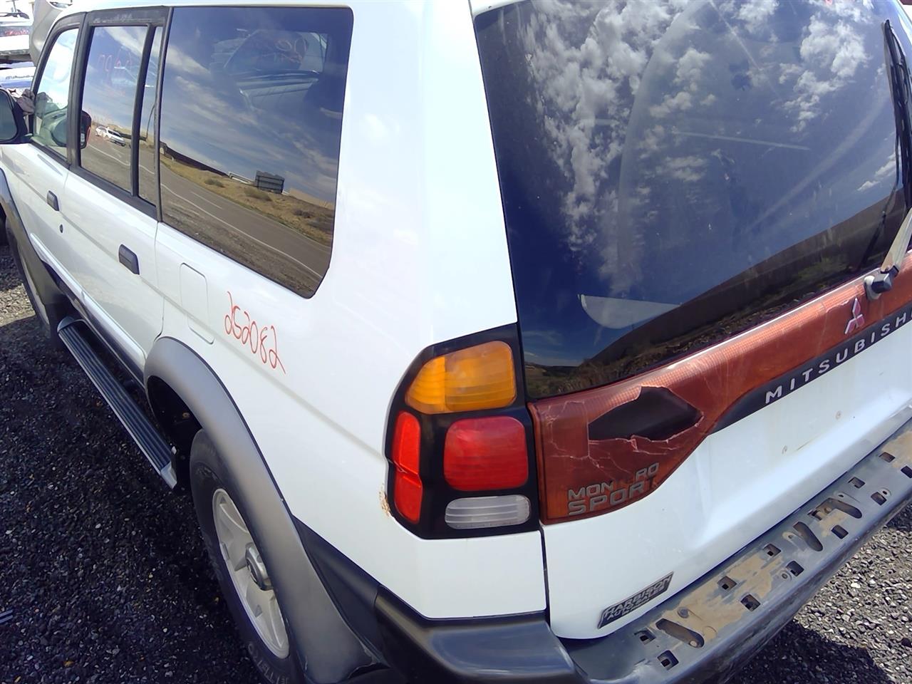 https://f005.backblazeb2.com/file/img-partshotlines-com/Inventory/SW52/Vehicle/21142_13.jpg