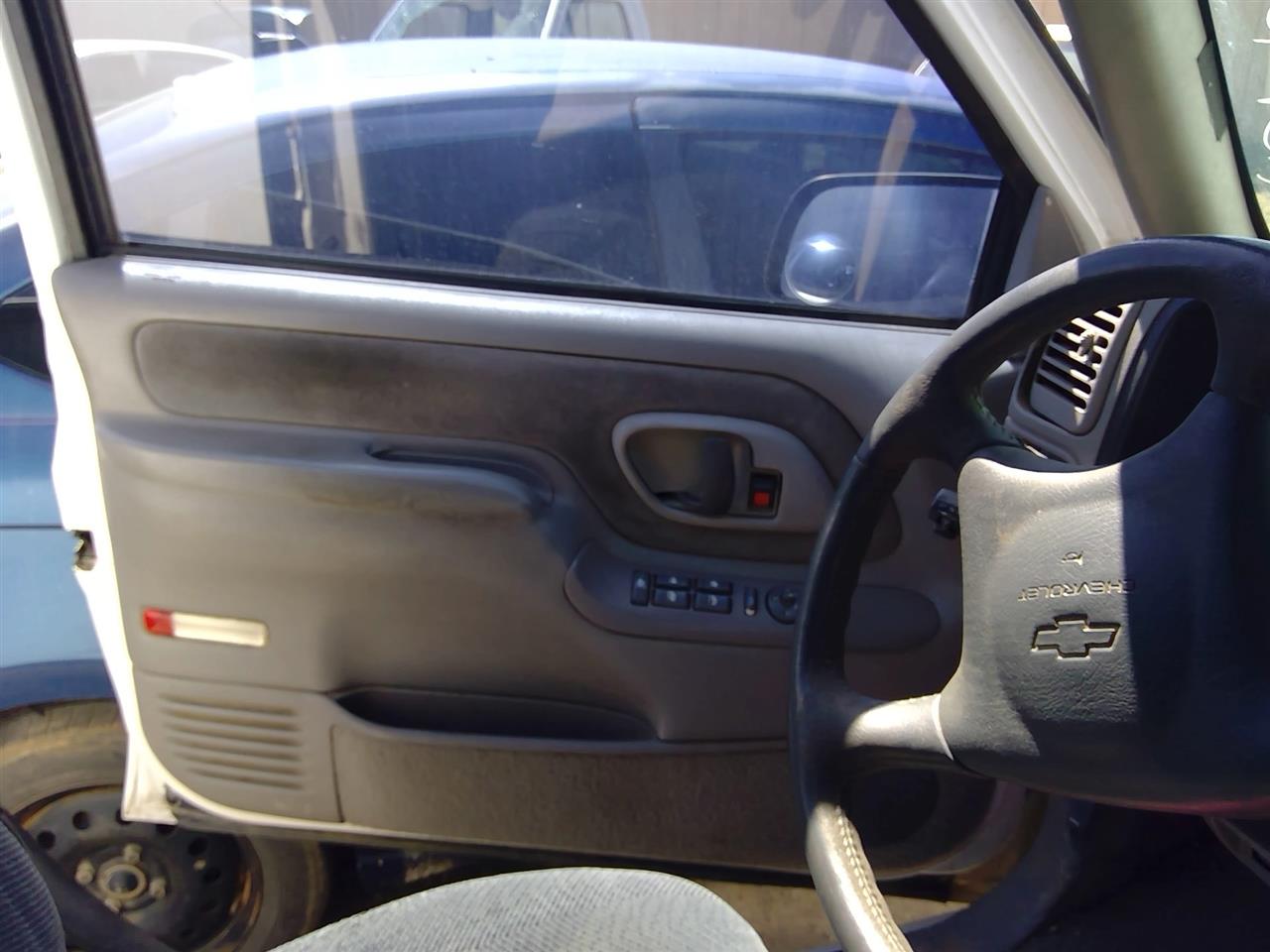 https://f005.backblazeb2.com/file/img-partshotlines-com/Inventory/SW52/Vehicle/21217_02.jpg