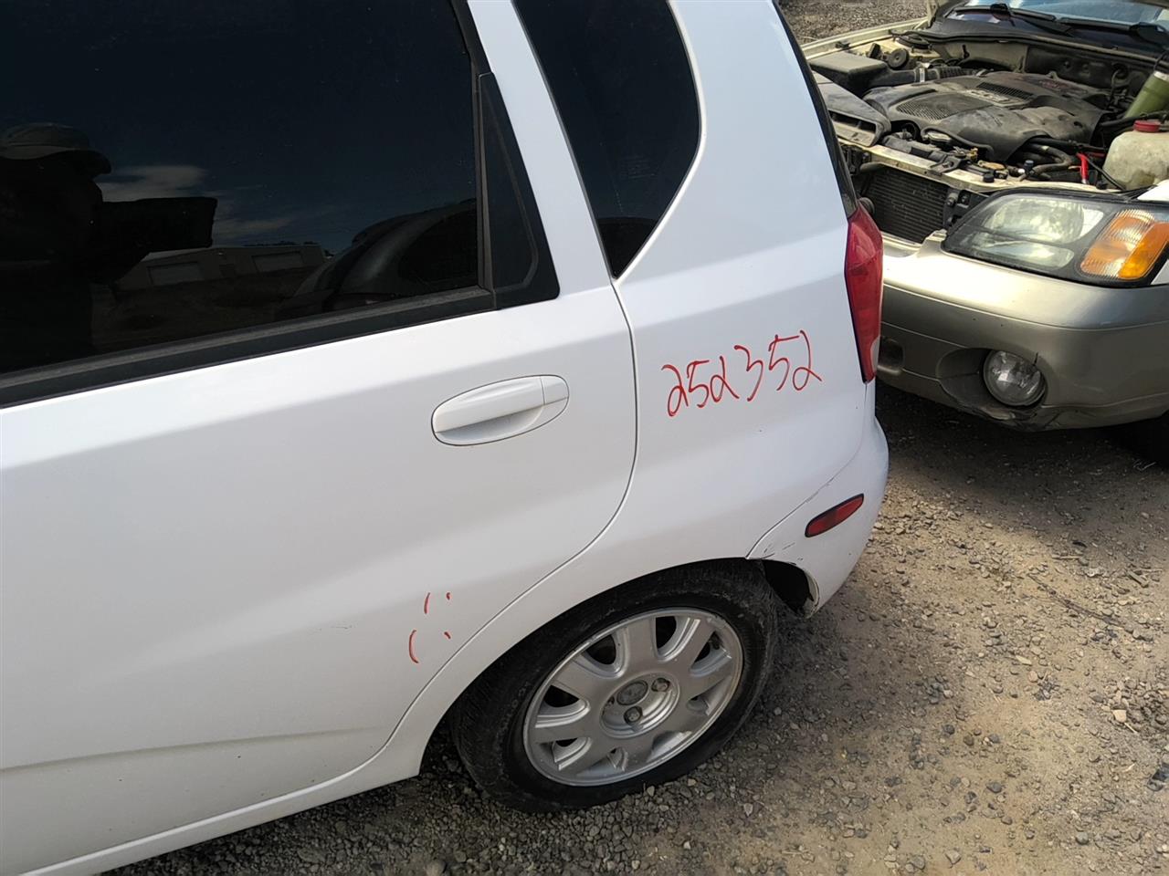 https://f005.backblazeb2.com/file/img-partshotlines-com/Inventory/SW52/Vehicle/21419_12.jpg
