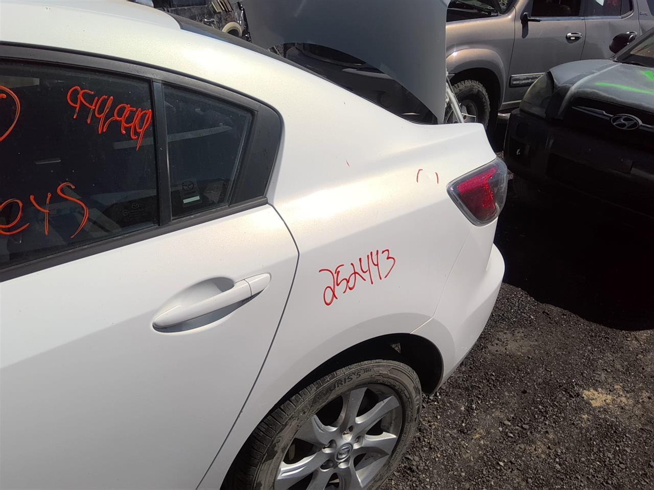 https://f005.backblazeb2.com/file/img-partshotlines-com/Inventory/SW52/Vehicle/21511_13.jpg