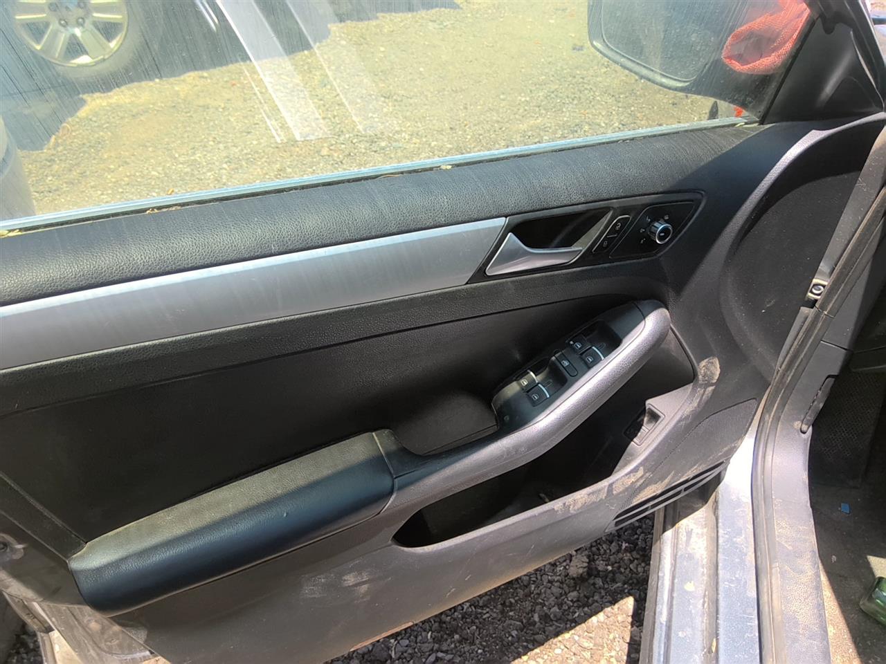 https://f005.backblazeb2.com/file/img-partshotlines-com/Inventory/SW52/Vehicle/21521_02.jpg
