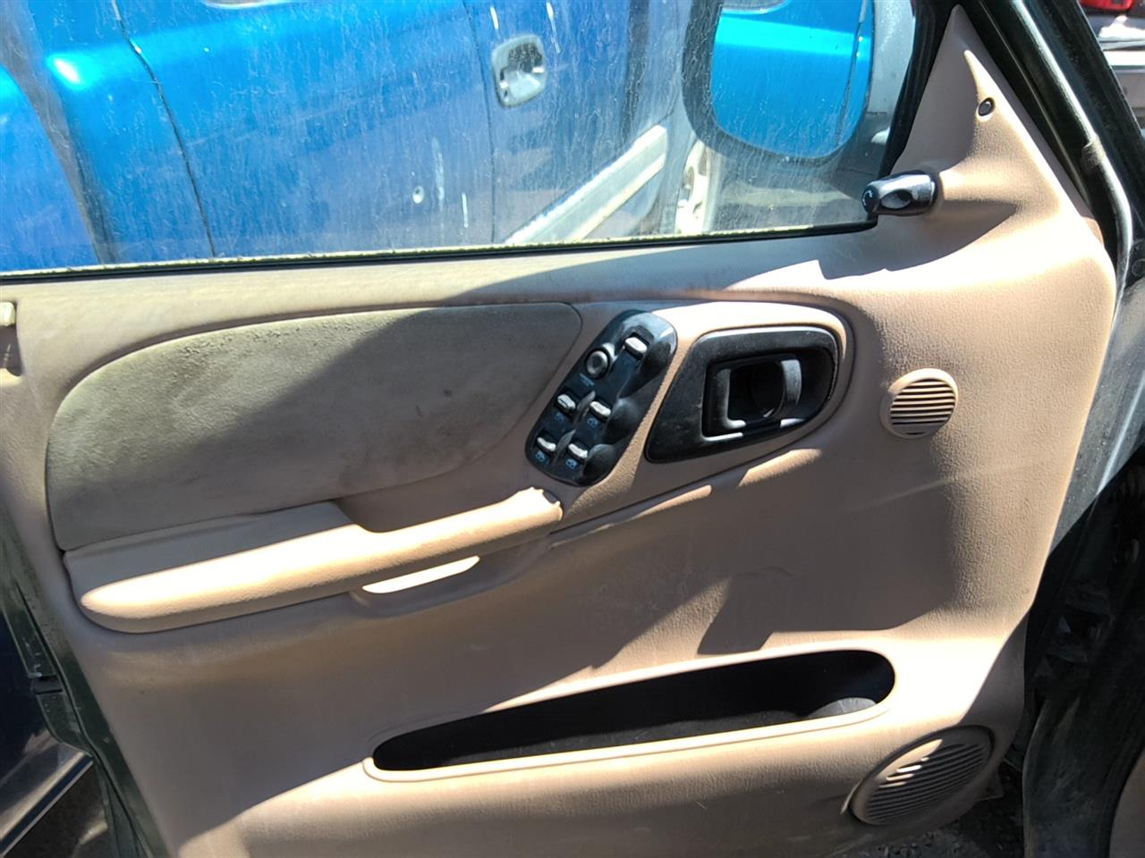 https://f005.backblazeb2.com/file/img-partshotlines-com/Inventory/SW52/Vehicle/21555_02.jpg