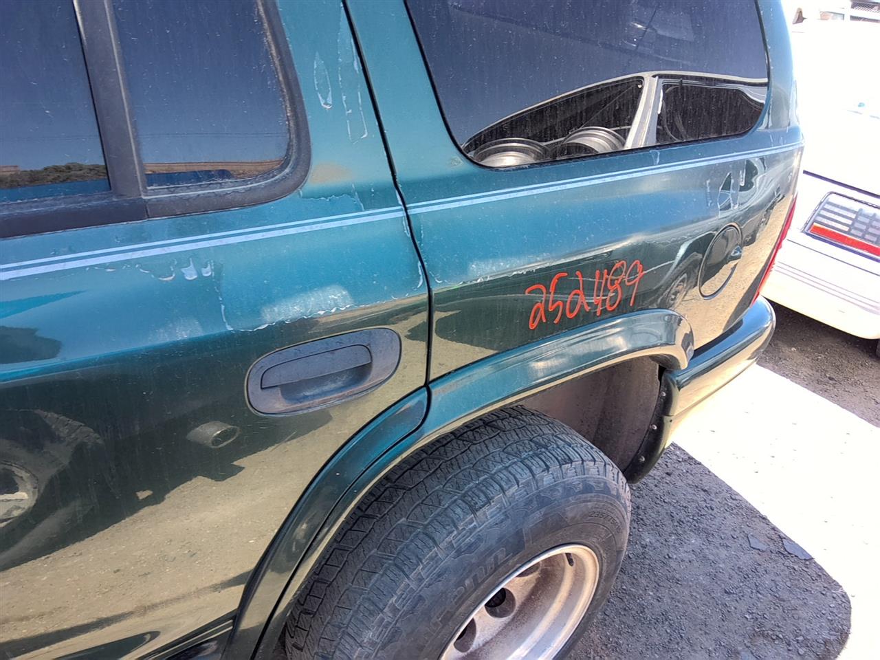 https://f005.backblazeb2.com/file/img-partshotlines-com/Inventory/SW52/Vehicle/21555_12.jpg