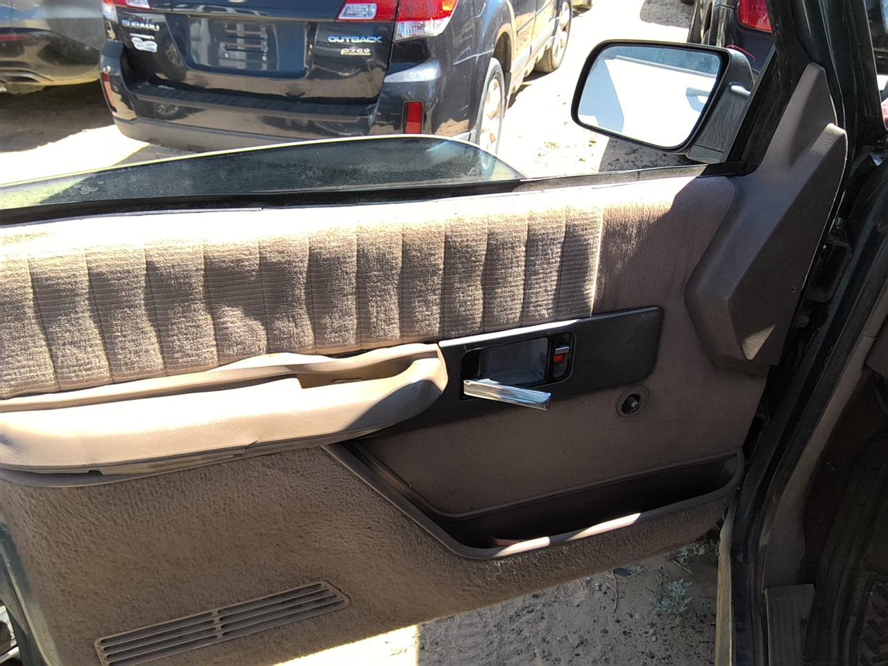 https://f005.backblazeb2.com/file/img-partshotlines-com/Inventory/SW52/Vehicle/21561_02.jpg