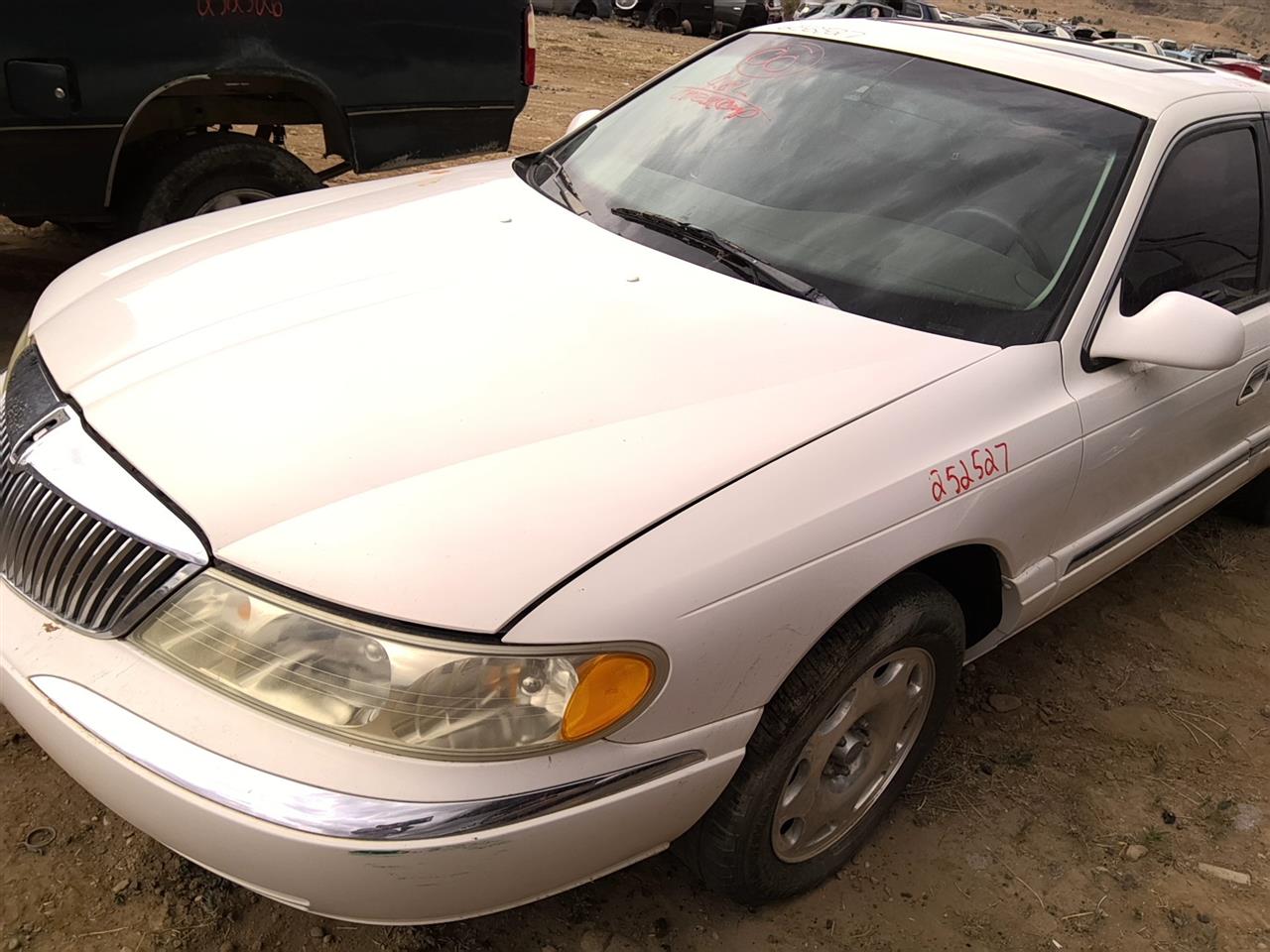 https://f005.backblazeb2.com/file/img-partshotlines-com/Inventory/SW52/Vehicle/21594_09.jpg