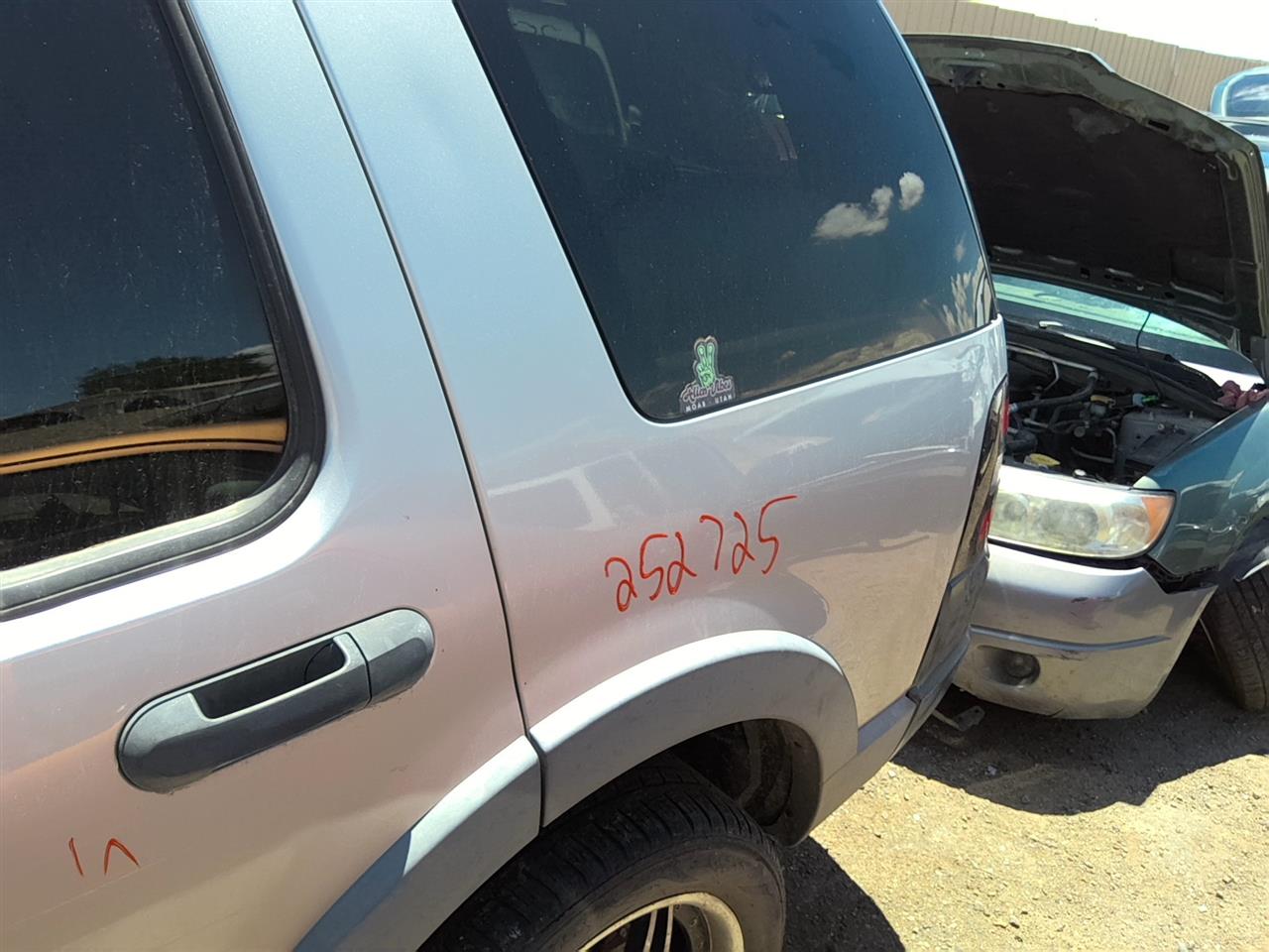 https://f005.backblazeb2.com/file/img-partshotlines-com/Inventory/SW52/Vehicle/21793_11.jpg