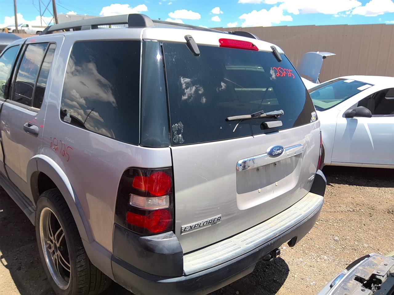https://f005.backblazeb2.com/file/img-partshotlines-com/Inventory/SW52/Vehicle/21793_12.jpg
