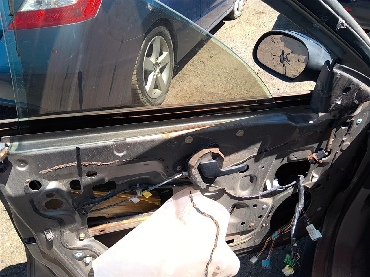 https://f005.backblazeb2.com/file/img-partshotlines-com/Inventory/SW52/Vehicle/21798_02.jpg