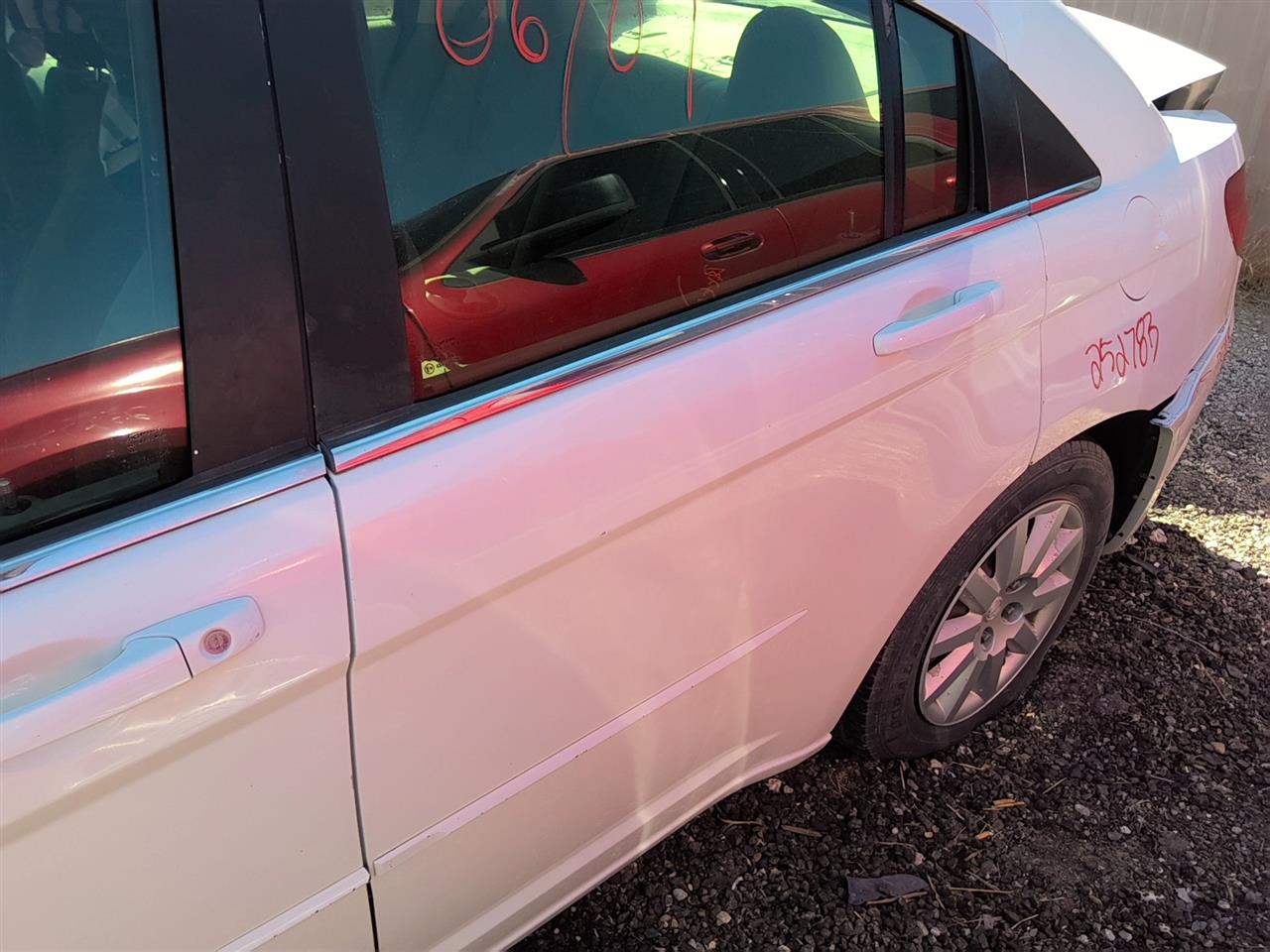 https://f005.backblazeb2.com/file/img-partshotlines-com/Inventory/SW52/Vehicle/21852_12.jpg