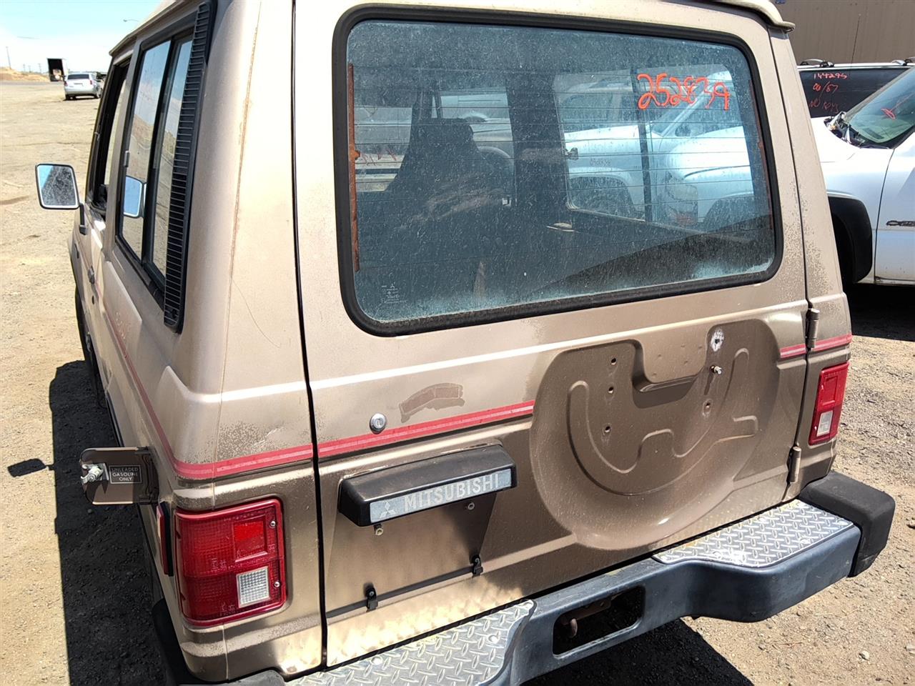 https://f005.backblazeb2.com/file/img-partshotlines-com/Inventory/SW52/Vehicle/21908_13.jpg