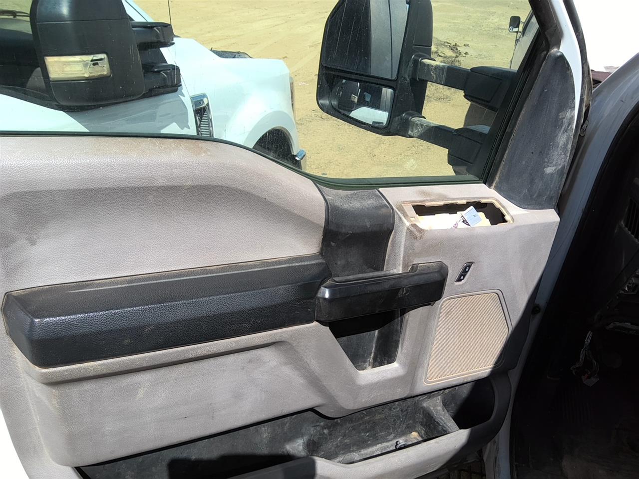 https://f005.backblazeb2.com/file/img-partshotlines-com/Inventory/SW52/Vehicle/21959_03.jpg