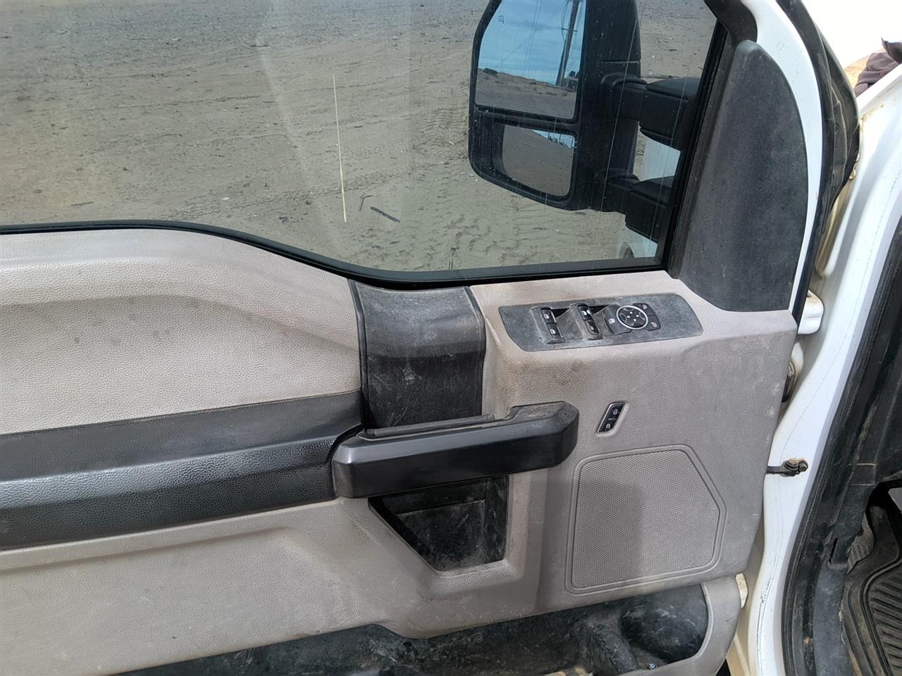 https://f005.backblazeb2.com/file/img-partshotlines-com/Inventory/SW52/Vehicle/21961_02.jpg