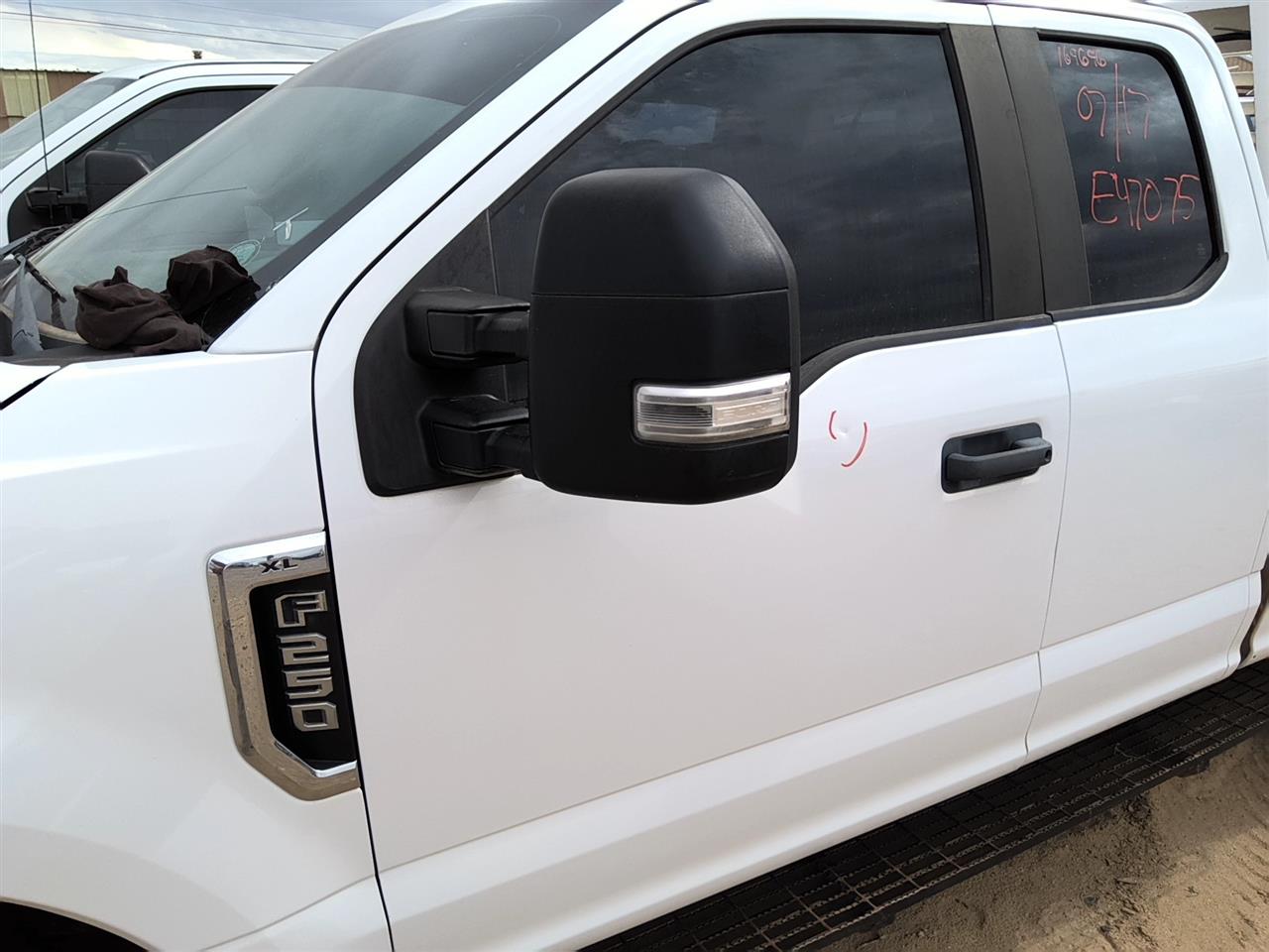 https://f005.backblazeb2.com/file/img-partshotlines-com/Inventory/SW52/Vehicle/21961_12.jpg